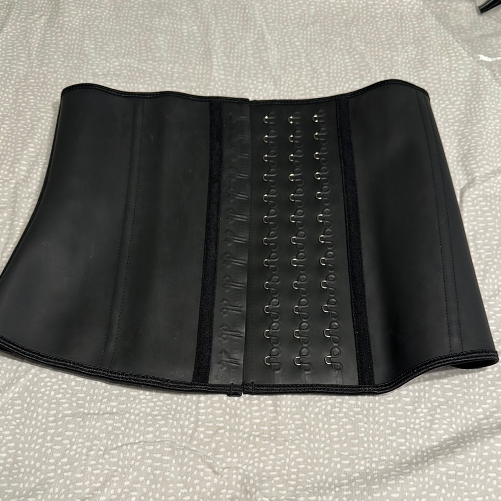 Elegant Black Waist Trainer